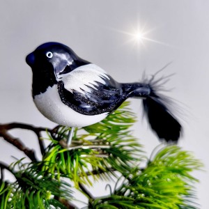 Bombka PTASZEK MAŁY SROKA na klipsie stopce  1 sztuka  